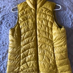Like new without tags. Mustard yellow size medium